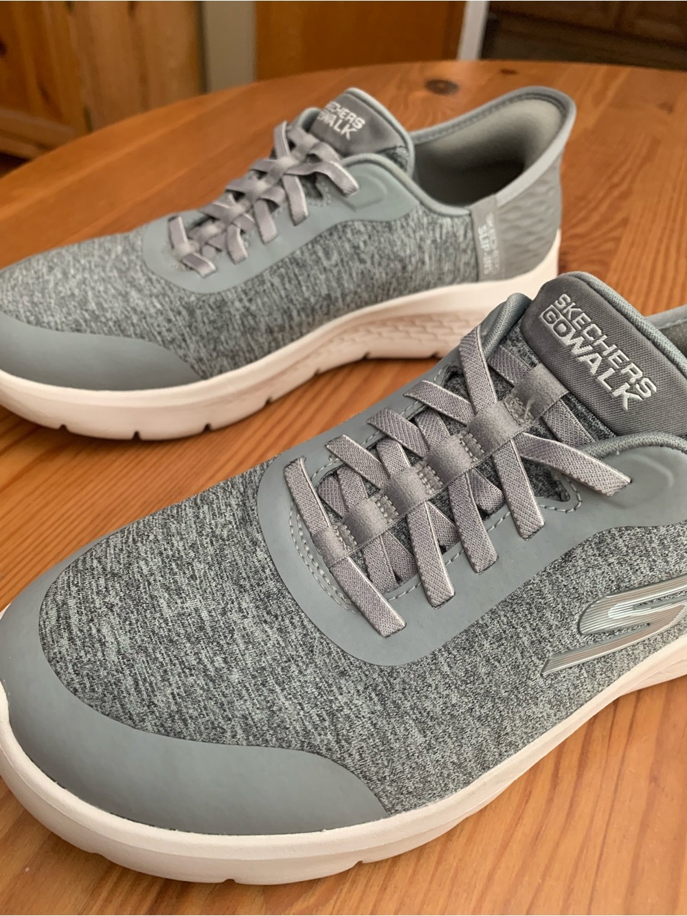 Skechers GOwalk Women's Light Gray Knit Slip-On Hands Free Walking Sneakers - Picture 7 of 10